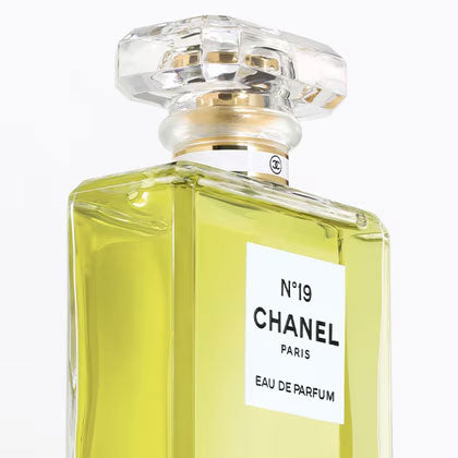 N°19 Eau de Parfum Spray